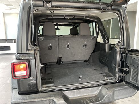 Used 2023 Jeep Wrangler Unlimited Sport AWD/4WD image 32