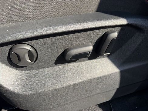 Used 2025 Volkswagen Atlas Peak Edition SE image 8