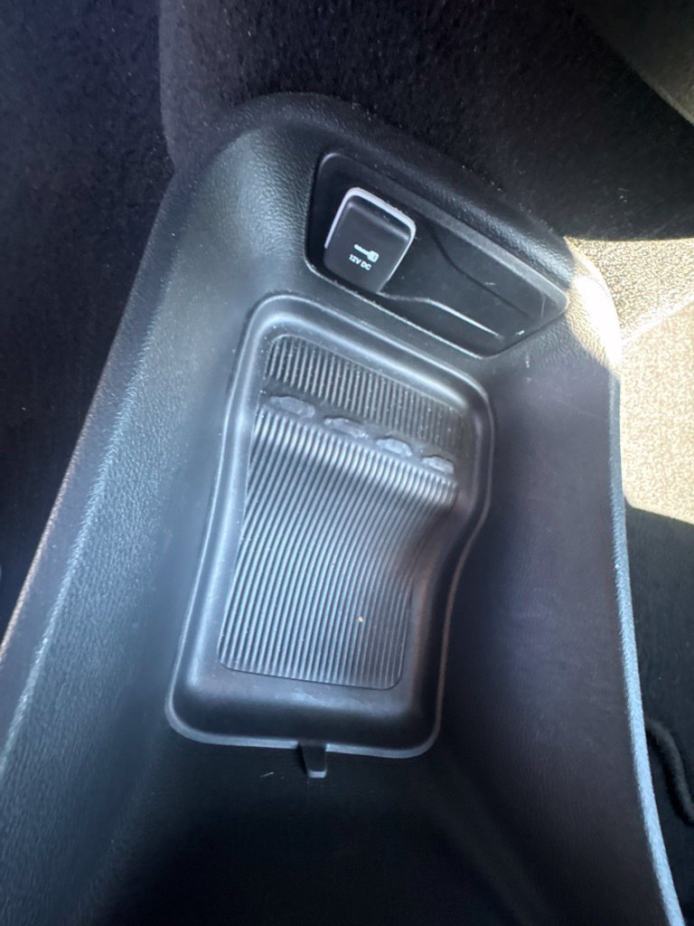 Used 2025 Chrysler Pacifica Select FWD image 12
