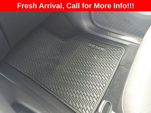 Used 2025 Volkswagen Atlas Peak Edition SE AWD/4WD image 9