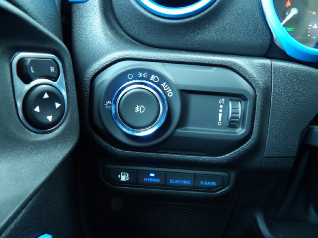 Used 2023 Jeep Wrangler Unlimited Sahara w/ Cold Weather Group AWD/4WD image 23