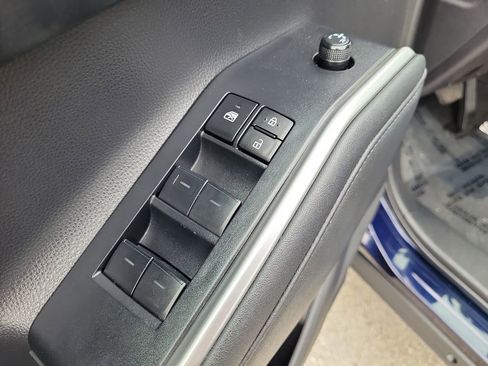 Used 2023 Toyota Highlander LE image 17