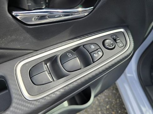 New 2025 Nissan Versa SR image 19