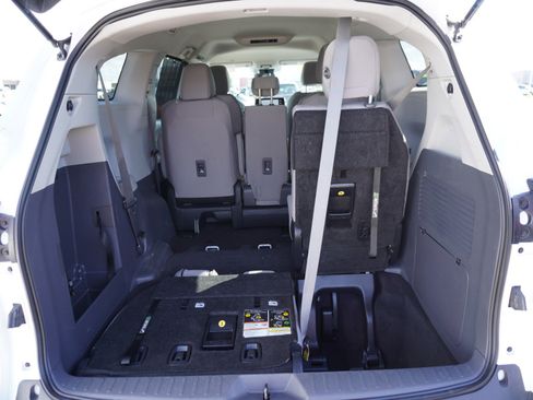 Used 2024 Toyota Sienna LE image 11