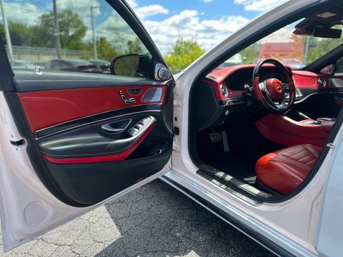 Used 2018 Mercedes-Benz S 560 4MATIC Sedan w/ AMG Line Exterior image 12