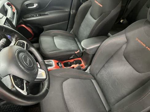 Used 2021 Jeep Renegade Trailhawk AWD/4WD image 10