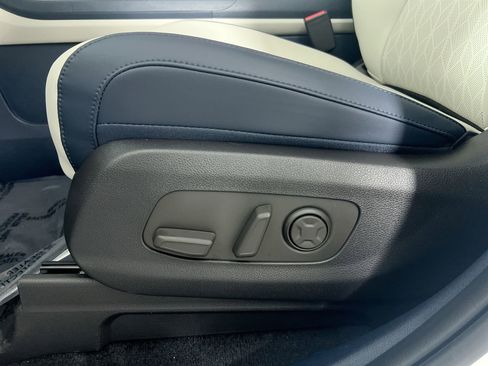 New 2026 Kia Carnival EX image 15