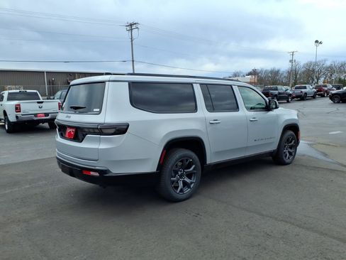 New 2026 Jeep Grand Wagoneer L Limited AWD/4WD image 4