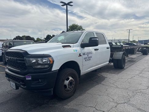 Used 2023 RAM 3500 Tradesman w/ Max Tow Package AWD/4WD image 3
