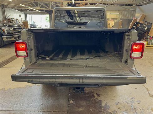 Used 2022 Jeep Gladiator Sport AWD/4WD image 11