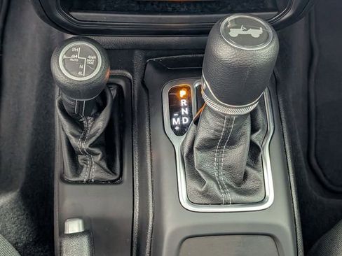Used 2025 Jeep Wrangler Unlimited Sahara w/ Safety Group AWD/4WD image 21