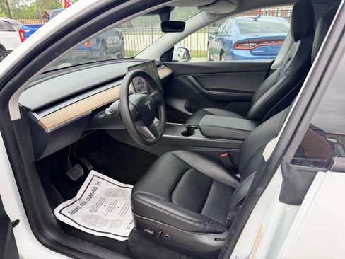 Used 2021 Tesla Model Y Long Range image 11