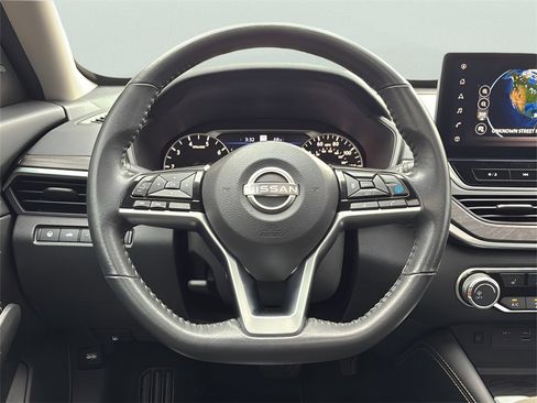 Used 2023 Nissan Altima 2.5 SV w/ SV Premium Package image 29