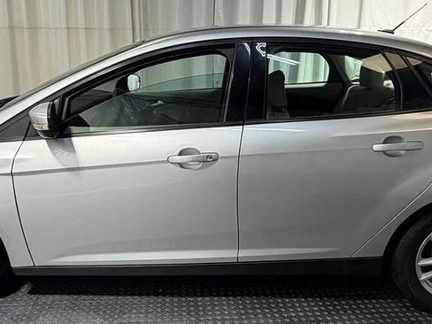 Used 2017 Ford Focus SE FWD image 4