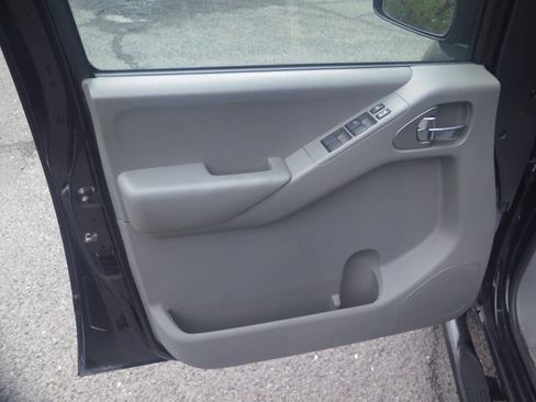 Used 2014 Nissan Frontier SV w/ SV Value Truck Package image 19