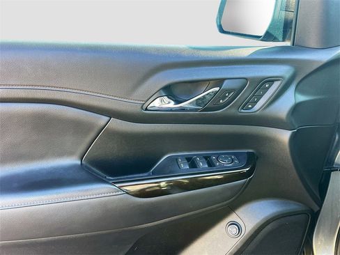 Used 2022 GMC Acadia AT4 w/ Technology Package image 9