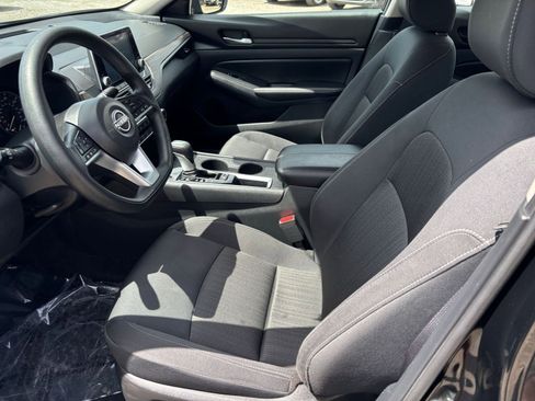Used 2025 Nissan Altima 2.5 SV FWD image 27