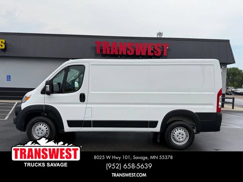 Used 2025 RAM ProMaster 2500 w/ Convenience Group FWD image 2