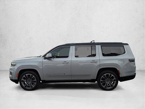 Used 2022 Jeep Grand Wagoneer Series III w/ Flexible Seating Group AWD/4WD image 9
