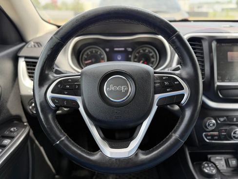 Used 2014 Jeep Cherokee Trailhawk w/ Comfort/Convenience Group AWD/4WD image 24