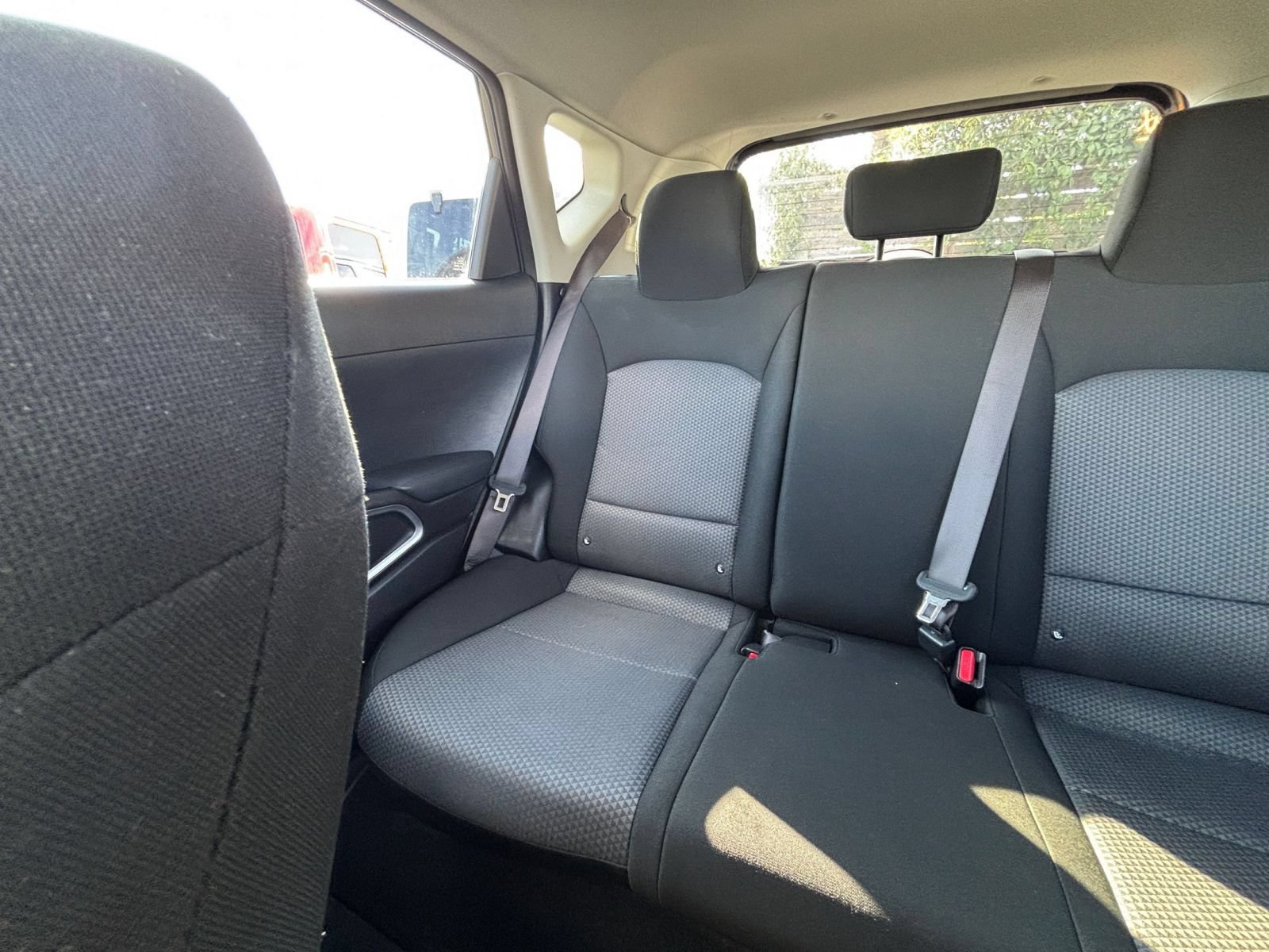 Used 2025 Kia Soul LX w/ LX Technology Package FWD image 36