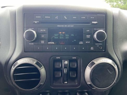 Used 2016 Jeep Wrangler Unlimited Sport w/ Quick Order Package 24S AWD/4WD image 19