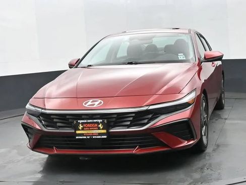 Used 2024 Hyundai Elantra Limited FWD image 1