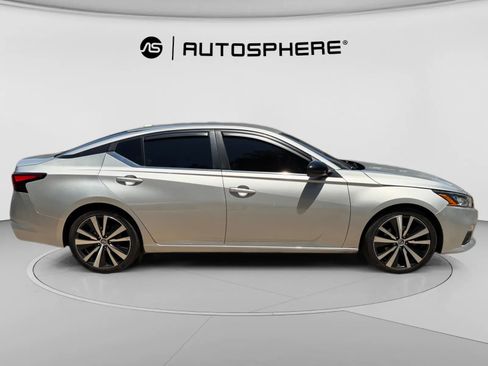 Used 2020 Nissan Altima 2.5 SR FWD image 11
