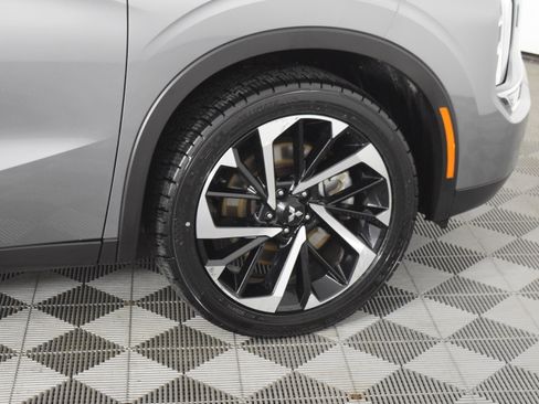 Used 2023 Mitsubishi Outlander SE image 53