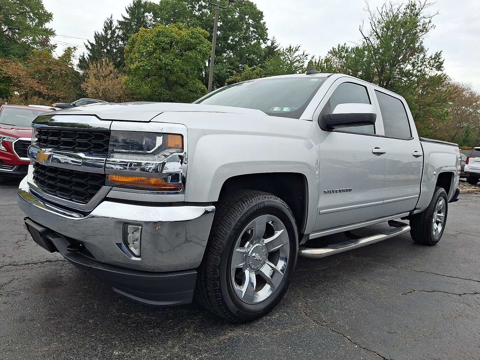Used 2018 Chevrolet Silverado 1500 LT w/ LT Eassist Package AWD/4WD image 3