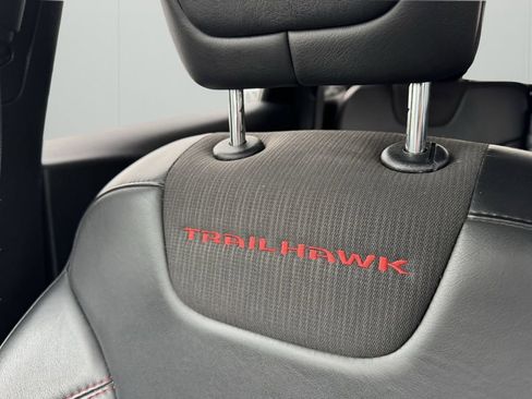 Used 2018 Jeep Cherokee Trailhawk AWD/4WD image 18