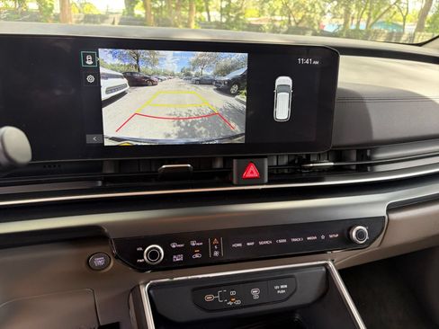 Used 2026 Kia Carnival FWD image 16