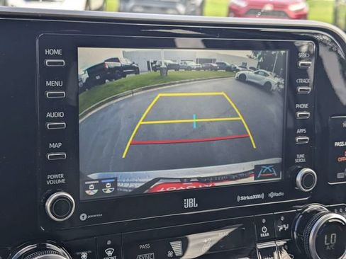 Used 2022 Toyota Highlander Limited FWD image 21