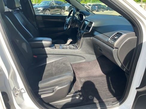 Used 2017 Jeep Grand Cherokee Altitude AWD/4WD image 13