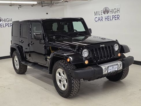 Used 2015 Jeep Wrangler Unlimited Sahara w/ Connectivity Group AWD/4WD image 4