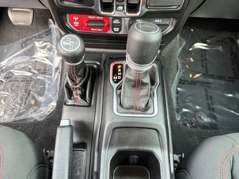 Used 2021 Jeep Gladiator Rubicon AWD/4WD image 20