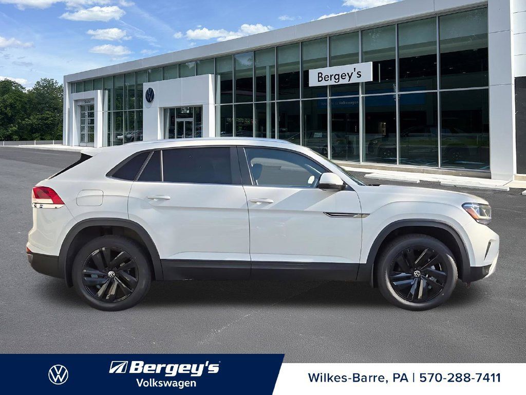 Used 2023 Volkswagen Atlas Cross Sport SE w/ Black Wheel Package AWD/4WD image 5