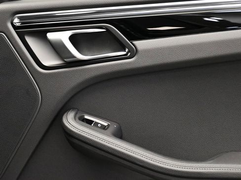 Certified 2025 Porsche Macan Turbo image 52