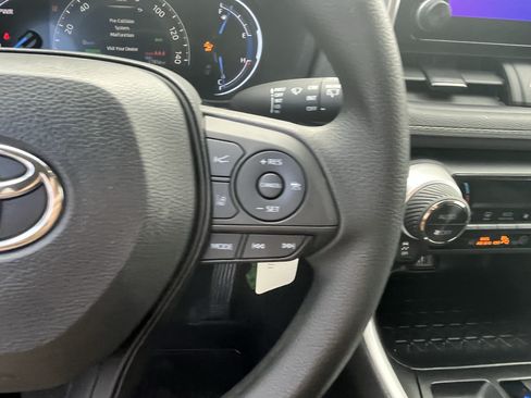 Certified 2024 Toyota RAV4 LE AWD/4WD image 20