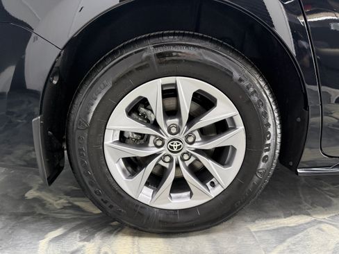 Used 2026 Toyota Sienna XLE FWD image 31