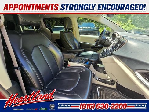 Used 2020 Chrysler Voyager Lxi FWD image 16