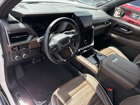 Used 2025 GMC Yukon Denali Ultimate AWD/4WD image 18