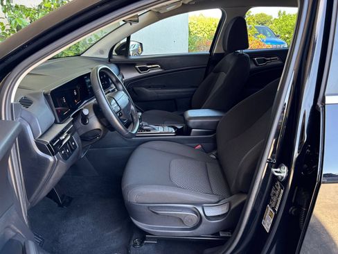 Used 2026 Kia Sportage LX FWD image 27