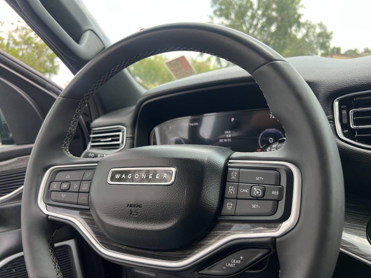 Used 2022 Jeep Wagoneer Series II w/ Premium Group I AWD/4WD image 4