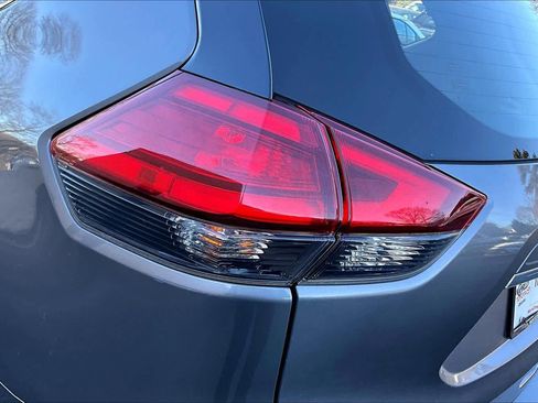 Used 2017 Nissan Rogue S image 26