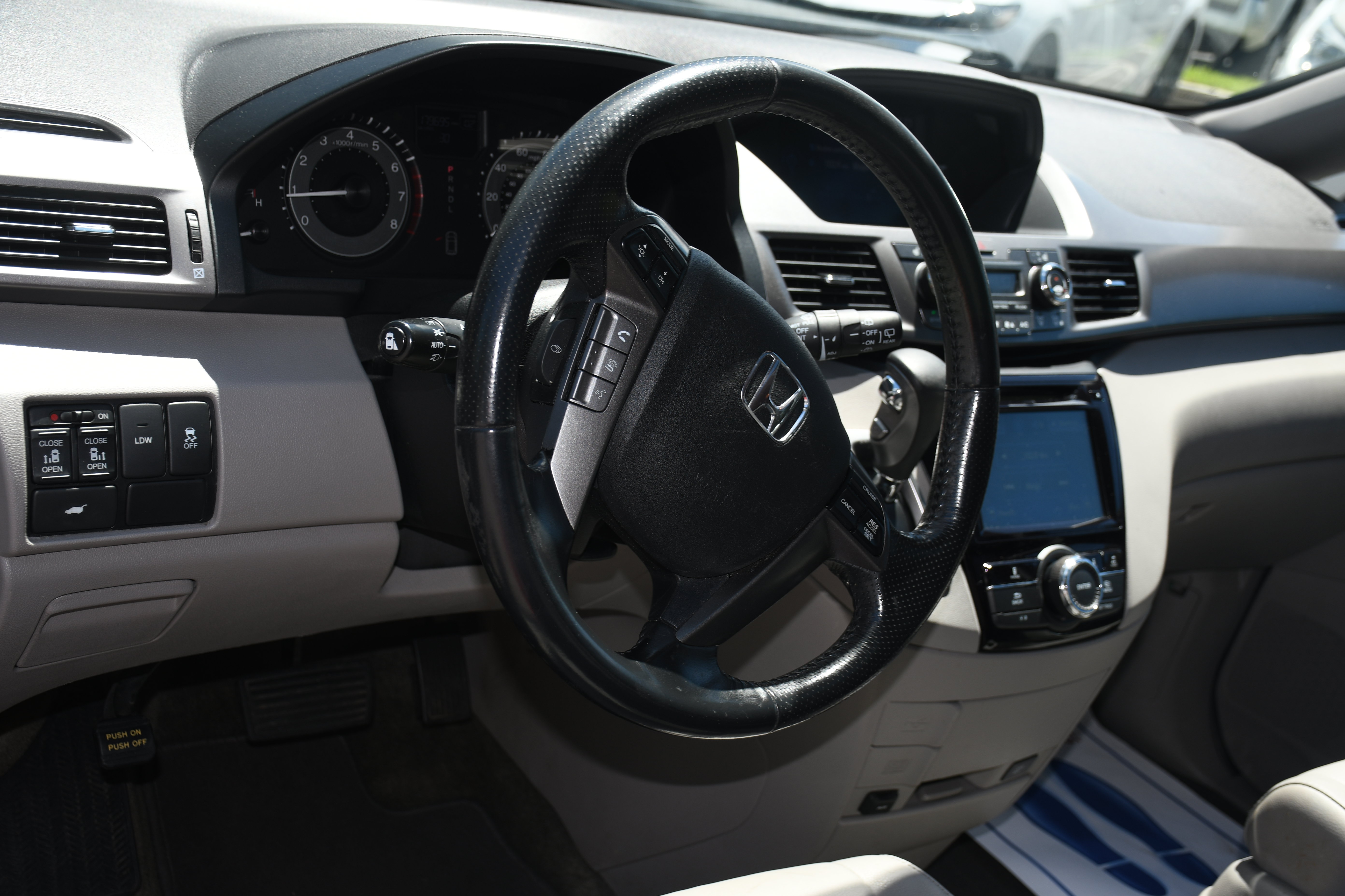 Used 2017 Honda Odyssey EX-L image 9