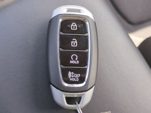 Certified 2025 Hyundai Venue Limited FWD image 31