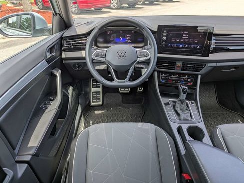 Certified 2026 Volkswagen Jetta SE FWD image 17
