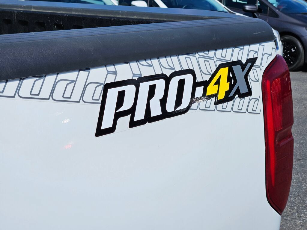 Used 2016 Nissan Frontier PRO-4X w/ Pro-4x Graphics Package AWD/4WD image 9