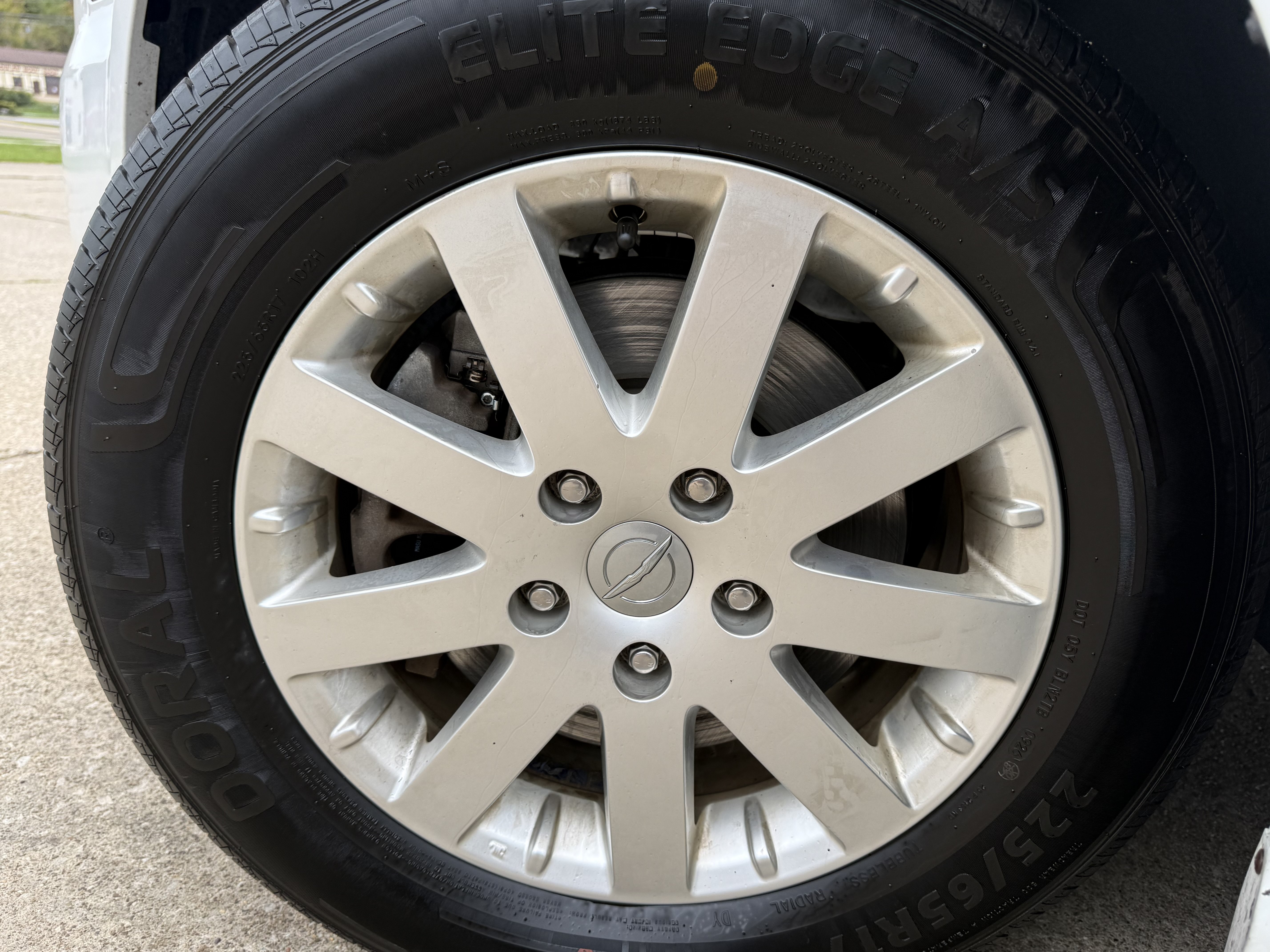 Used 2016 Chrysler Town & Country Touring FWD image 36
